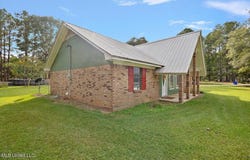 147 Wolverton Drive, Magee, MS 39111