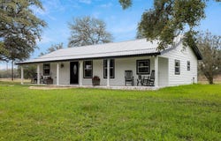 2407 Texas 159, Fayetteville, TX 78940