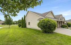74 Brentwood Dr, IA 52245