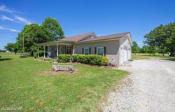 1584 Hawkins Lane, Bells, TN 38006