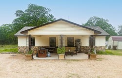 326 Zapalac RD, Smithville, TX 78957