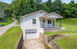 2202 Johnstown Road, Huntington, WV 25701