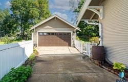 416 E 2nd St, Canton, SD 57013