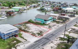 225 Bayshore Dr, Ingleside on the Bay, TX 78363