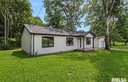 219 N COOK Street, Edinburg, IL 62531