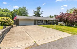 15 Hall Avenue, Clarks Green, PA 18411