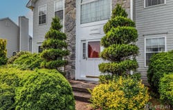 8 Staudt Court, Franklin, NJ 08873