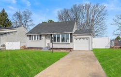 28 Kohomo Avenue, Sicklerville, NJ 08081