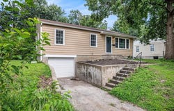 507 E Meadow Lane, St Joseph, MO 64501