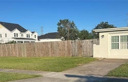 225 NUTRIA Drive, Arabi, LA 70032