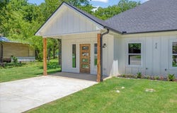 516 S 4th Street, Bonham, TX 75418