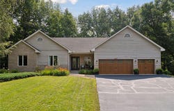 820 Vineland Court, Chanhassen, MN 55317