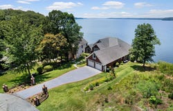 521 Wilson Lake Dr, Muscle Shoals, AL 35661