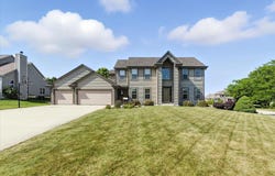 4712 W Woodward Dr, Franklin, WI 53132