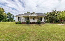 127 Rodney Lanier Road, Chinquapin, NC 28521