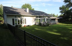 946 Emerald Hills Dr S, Arnolds Park, IA 51331