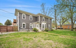 25 S Maple Street, Hartford, MI 49057