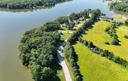 1810 W Shore Dr, Macon, MO 63552