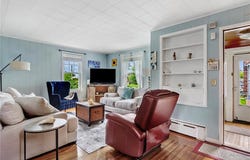 25 Renfrew Avenue, Middletown, RI 02842