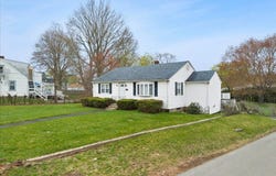 198 Highland St, Taunton, MA 02780