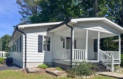 7 Lakewood Road, Hendersonville, NC 28792