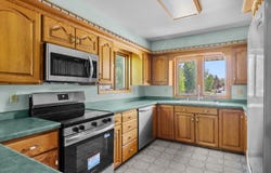 306 Fenway Ter, Manitowoc, WI 54220