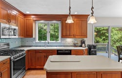 2 Hickory Ln, Georgetown, MA 01833