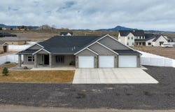 659 N CREEKVIEW DR, Panguitch, UT 84759