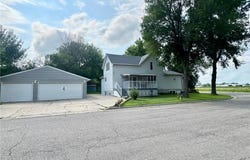 2224 Circle Drive, Worthington, MN 56187