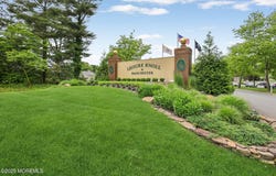 10 Weybridge Place, Manchester, NJ 08759