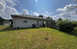 30 Grassyway Court, Whiteland, IN 46184