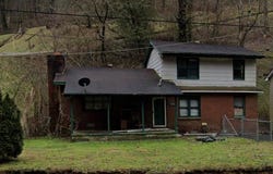 19905 Grapevine Road, Phyllis, KY 41544