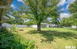 1200 HIGHVIEW Road, East Peoria, IL 61611