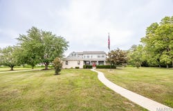 5148 Live Oak Drive, Smithton, IL 62285