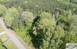 835 Jackson Dr, PARIS, TN 38242