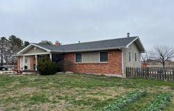 1795 1000th St, Iola, KS 66749