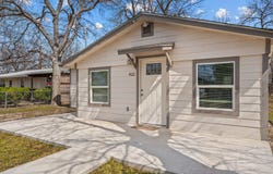422 Apolonio St, Uvalde, TX 78801