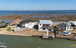 40 NORTHPOINTE Drive, Rockport, TX 78382