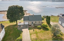 25 Division Street, Waterford, CT 06385