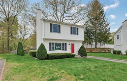 3 Jrs Ln, Franklin, MA 02038
