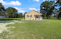 7390 Center Road, Bladenboro, NC 28320