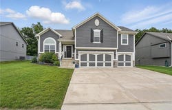 1106 E 14th Street, Kearney, MO 64060