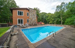 109 Alex Road, Hawley, PA 18428