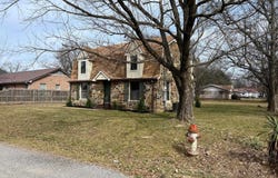 375 Pine St, Waldron, AR 72958
