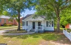 114/116 Carey, Elberton, GA 30635