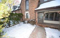 1060 Wimbleton Drive, Birmingham, MI 48009
