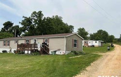 131 BROADWAY Street, Charlotte, IA 52731