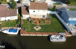 46855 Roselane Dr, Chesterfield Twp, MI 48047