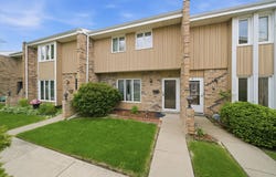 20 Ottawa Court, Justice, IL 60458