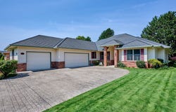 2411 MERIDIAN DR, Woodburn, OR 97071